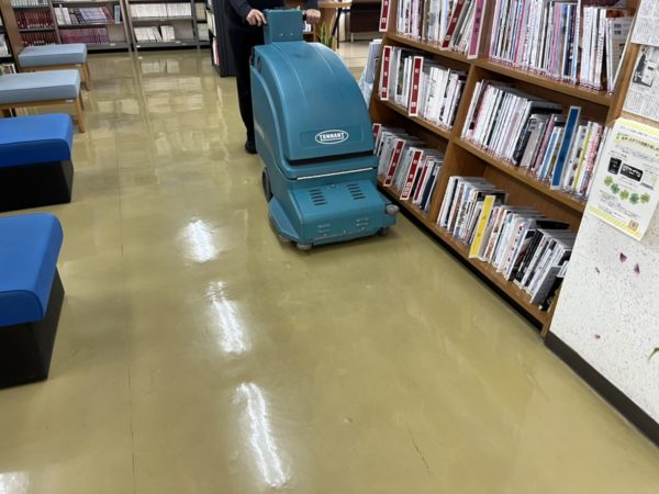 【床定期清掃】宇土市の図書館にて